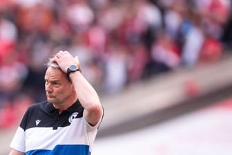 Bielefelds Interimstrainer Marco Kostmann reagiert an der Seitenlinie.