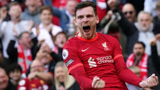 Liverpools Andrew Robertson feiert sein Tor zum 1:0.