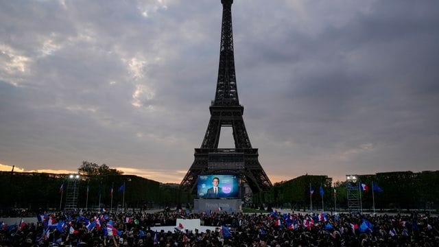 Emmanuel Macron setzte sich deutlich gegen die rechtsnationale EU-Kritikerin Marine Le Pen durch.