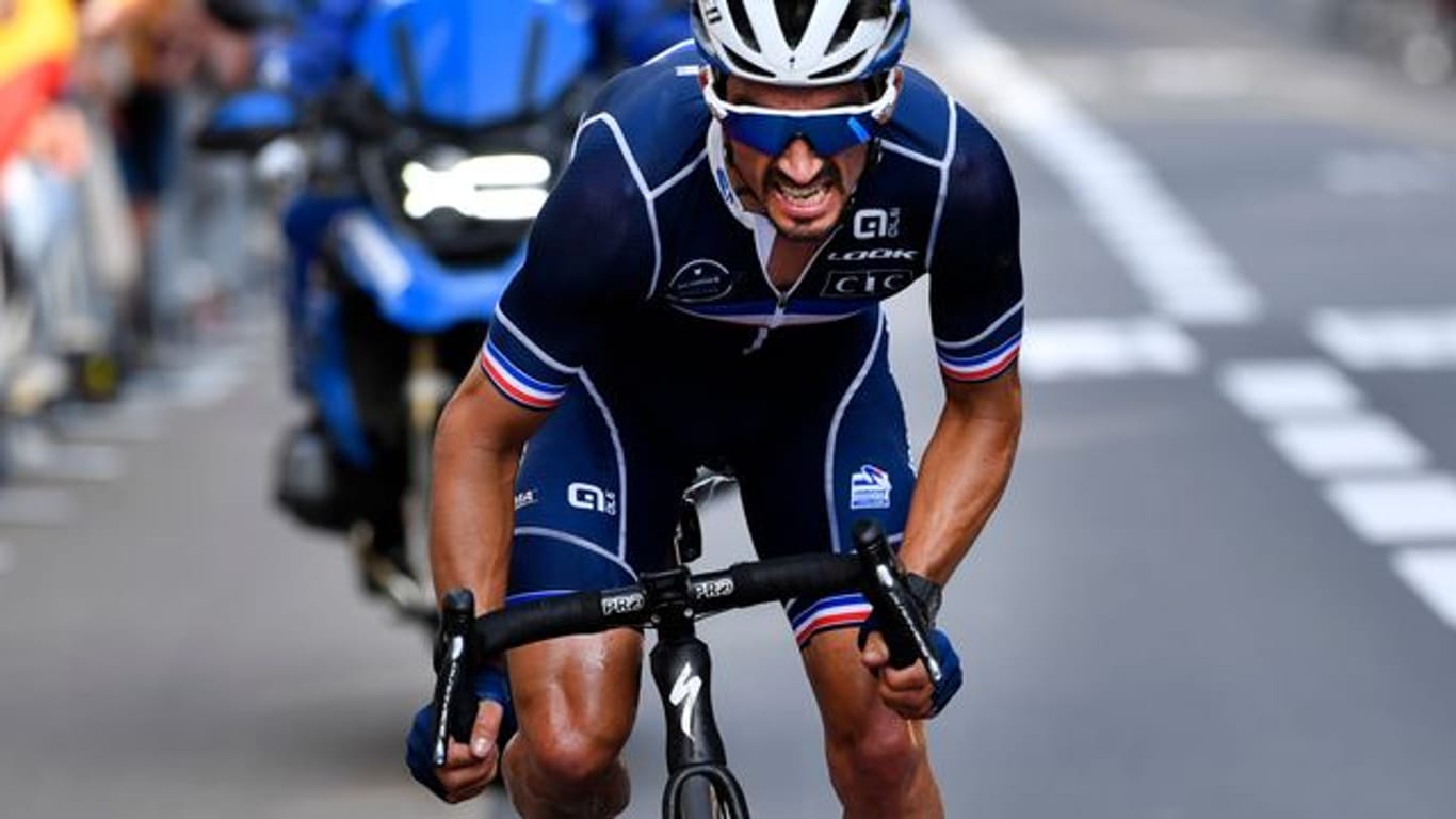 Rad-Weltmeister Julian Alaphilippe hat sich beim Massensturz beim Rennen in Lüttich schwer verletzt.