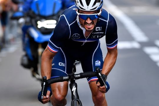 Rad-Weltmeister Julian Alaphilippe hat sich beim Massensturz beim Rennen in Lüttich schwer verletzt.