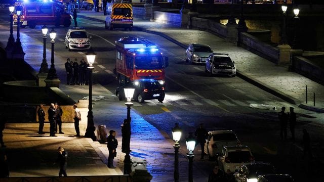 Die Polizei untersucht den Schauplatz der eskalierten Kontrolle. Die Polizei untersucht den Schauplatz der eskalierten Kontrolle.
