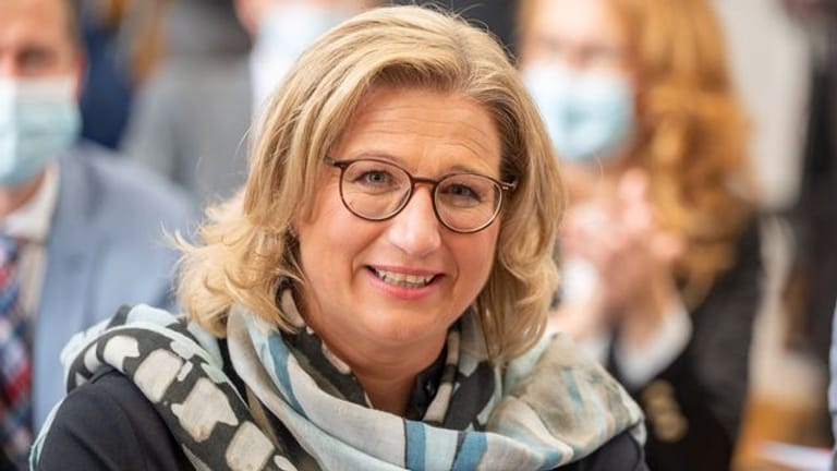 Die neue Ministerpräsidentin des Saarlands, Anke Rehlinger (SPD), bei der konstituierenden Sitzung des neuen Landtags des Saarlandes.
