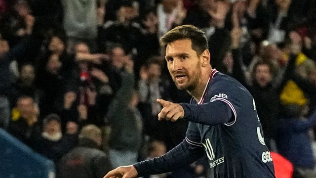 Der siebenmalige Weltfußballer Lionel Messi hat bei PSG einen Vertrag bis 30. Der siebenmalige Weltfußballer Lionel Messi hat bei PSG einen Vertrag bis 30.