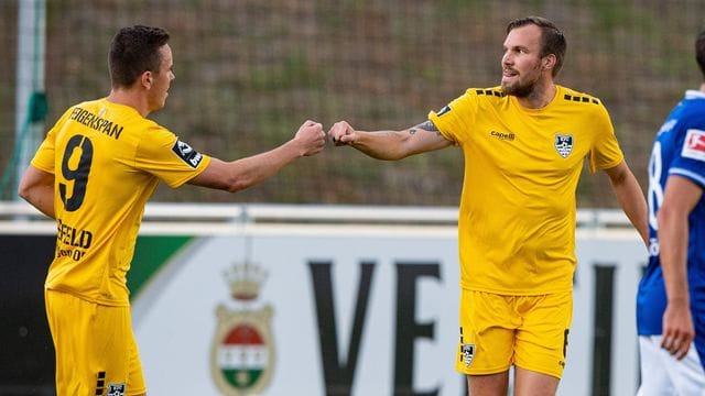 Der frühere Dortmunder Kevin Großkreutz (r) fordert einen Umbruch beim BVB.