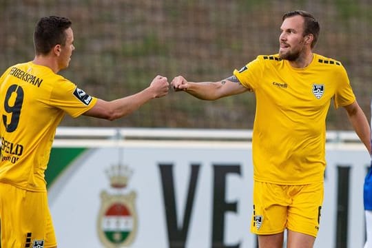 Der frühere Dortmunder Kevin Großkreutz (r) fordert einen Umbruch beim BVB.