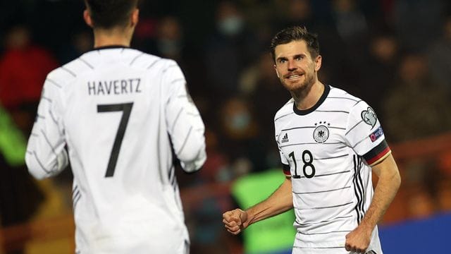 Jonas Hofmann (r) will mit Deutschland den WM-Titel gewinnen. Jonas Hofmann (r) will mit Deutschland den WM-Titel gewinnen.