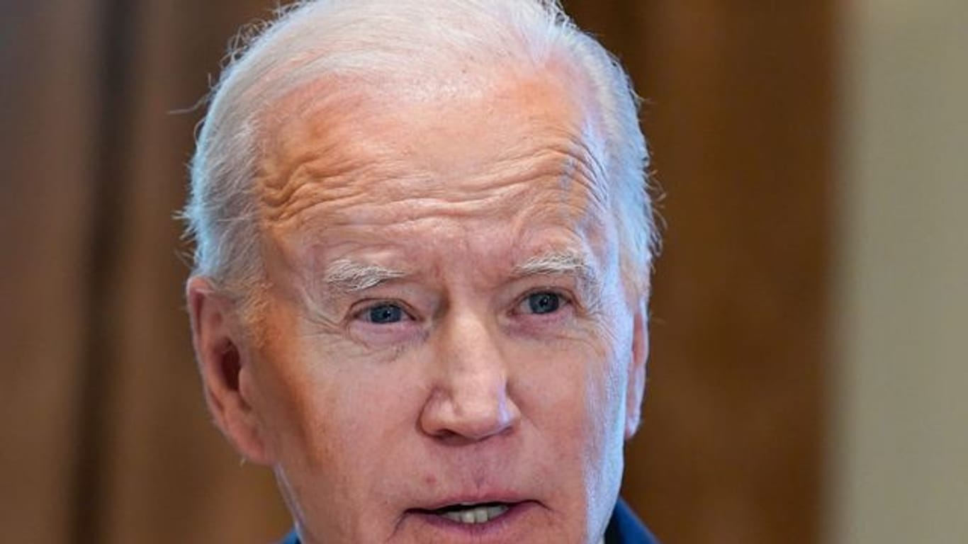 US-Präsident Joe Biden nutzt erstmals in seiner Amtszeit seine Befugnis, Verurteilte zu begnadigen und Haftstrafen zu verkürzen.