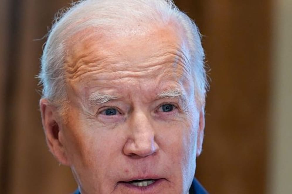 US-Präsident Joe Biden nutzt erstmals in seiner Amtszeit seine Befugnis, Verurteilte zu begnadigen und Haftstrafen zu verkürzen.