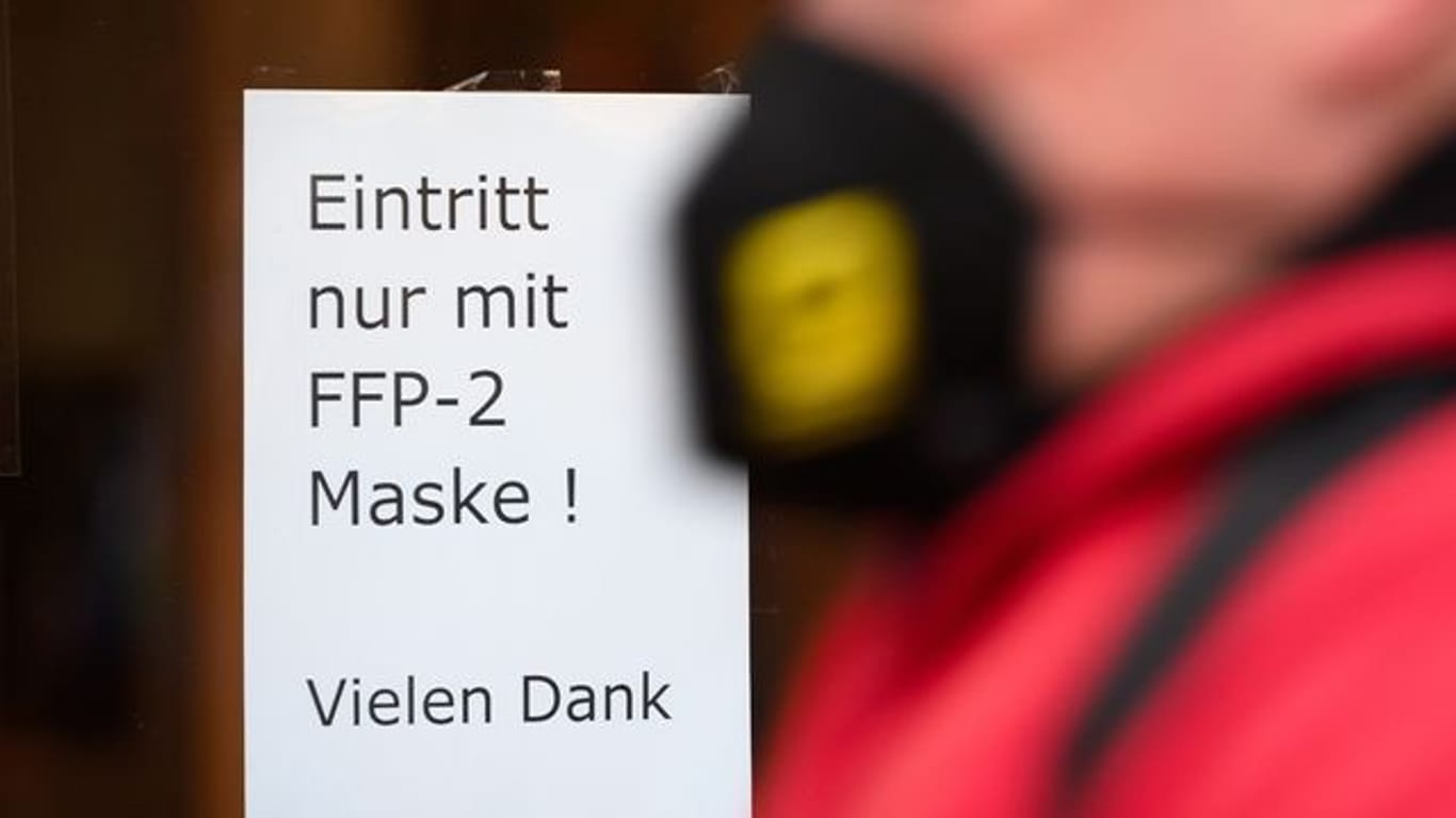 Der Hamburger Senat hat beschlossen, weitergehende Schutzregeln wie zusätzliche Maskenpflichten zu beenden.