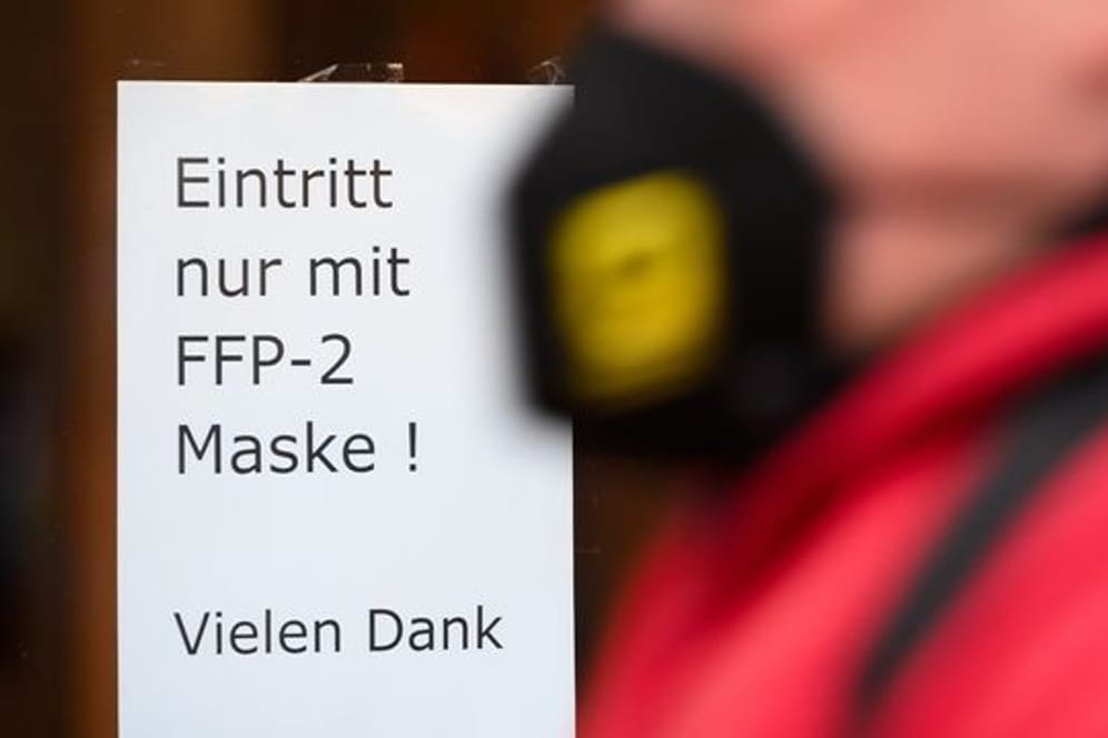 Der Hamburger Senat hat beschlossen, weitergehende Schutzregeln wie zusätzliche Maskenpflichten zu beenden.