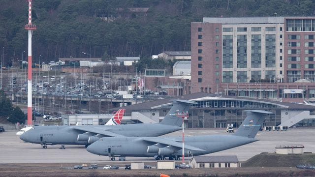 Auf Einladung der USA beraten am Dienstag die Vertreter zahlreicher Länder auf dem US-Luftwaffenstützpunkt Ramstein in Rheinland-Pfalz über den Ukraine-Krieg.