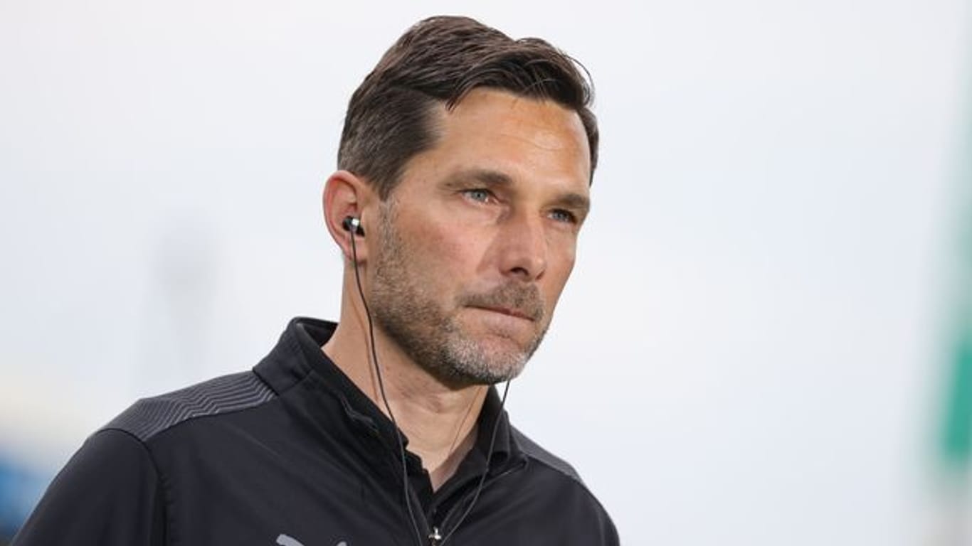 Hannover 96 hat das Interesse am Fürther Trainer Stefan Leitl bestätigt.