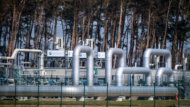 Rohrsysteme und Absperrvorrichtungen in der Gasempfangsstation der Ostseepipeline Nord Stream 1.