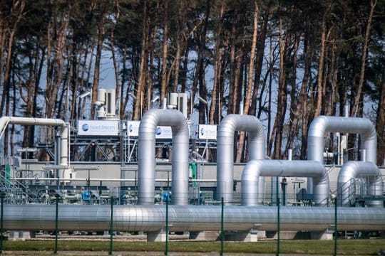 Rohrsysteme und Absperrvorrichtungen in der Gasempfangsstation der Ostseepipeline Nord Stream 1.