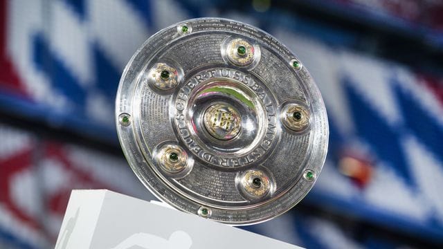 Die Meisterschale wird dem FC Bayern München am vorletzten Spieltag dieser Saison überreicht.