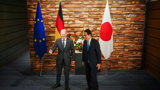 Olaf Scholz zusammen mit Fumio Kishida in Tokio.