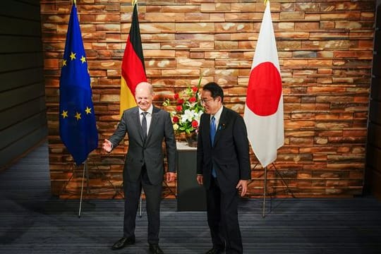 Olaf Scholz zusammen mit Fumio Kishida in Tokio.