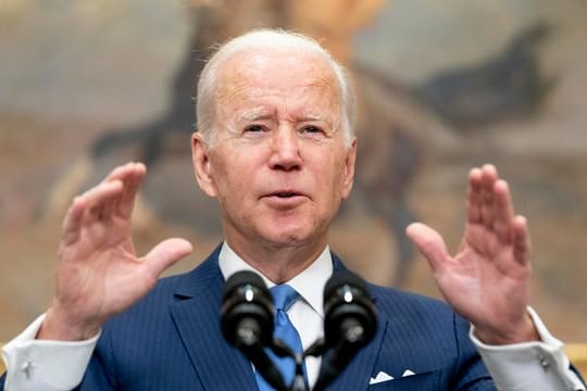 US-Präsident Joe Biden spricht im Roosevelt Room des Weißen Hauses über den Krieg in der Ukraine.