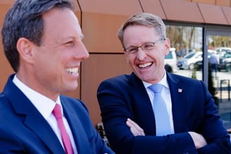 Ministerpräsident Daniel Günther (CDU) und sein Herausforderer von der SPD, Thomas Losse-Müller.