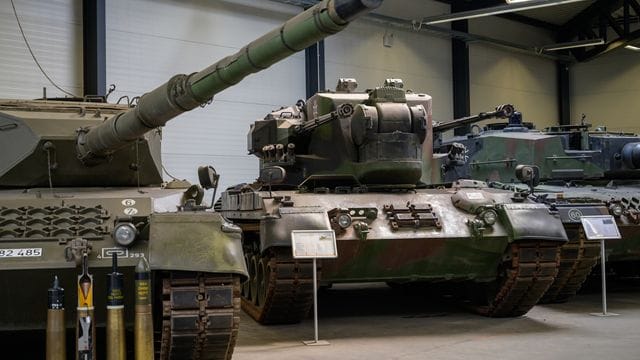 Ein Flugabwehrkanonenpanzer der Bundeswehr vom Typ Gepard steht im Deutschen Panzermuseum Munster.