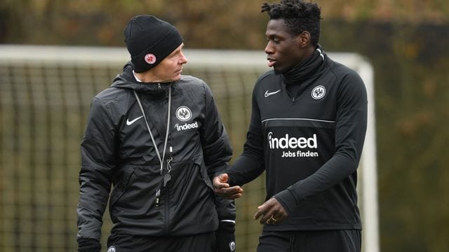 Danny da Costa (r) verlässt die Eintracht nach der Saison Richtung Mainz.