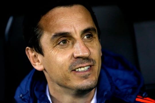 Gary Neville sieht die künftige Doppelrolle Rangnicks kritisch.