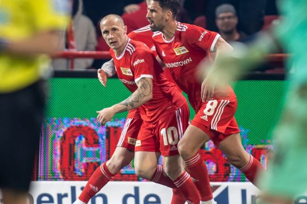 Sven Michel (l) besorgte den Unioner Ausgleich gegen Greuther Fürth.