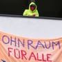 Berlin: Vor 1. Mai Hostel in Berlin besetzt und friedliche Proteste