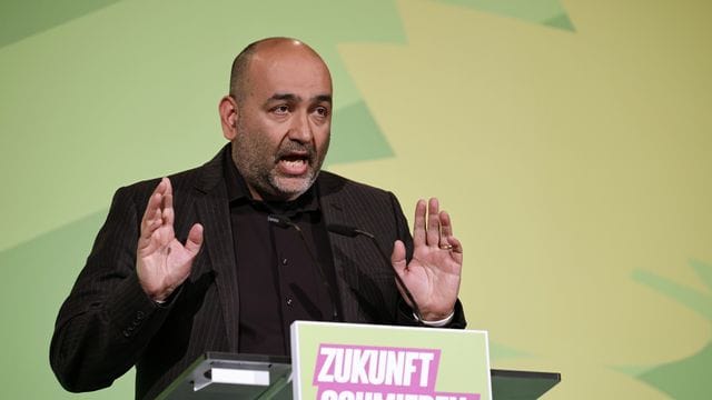 Omid Nouripour, Bundesvorsitzender von Bündnis 90/Die Grünen, spricht beim kleinen Parteitag der Grünen. Omid Nouripour, Bundesvorsitzender von Bündnis 90/Die Grünen, spricht beim kleinen Parteitag der Grünen.