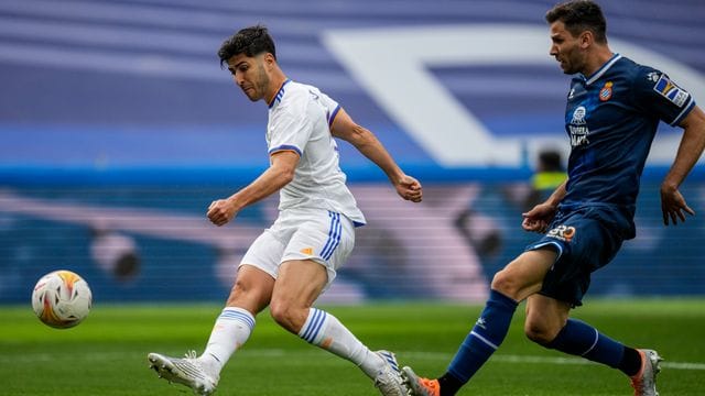 Marco Asensio (l) von Real Madrid trifft gegen Espanyol Barcelona zum 3:0. Marco Asensio (l) von Real Madrid trifft gegen Espanyol Barcelona zum 3:0.