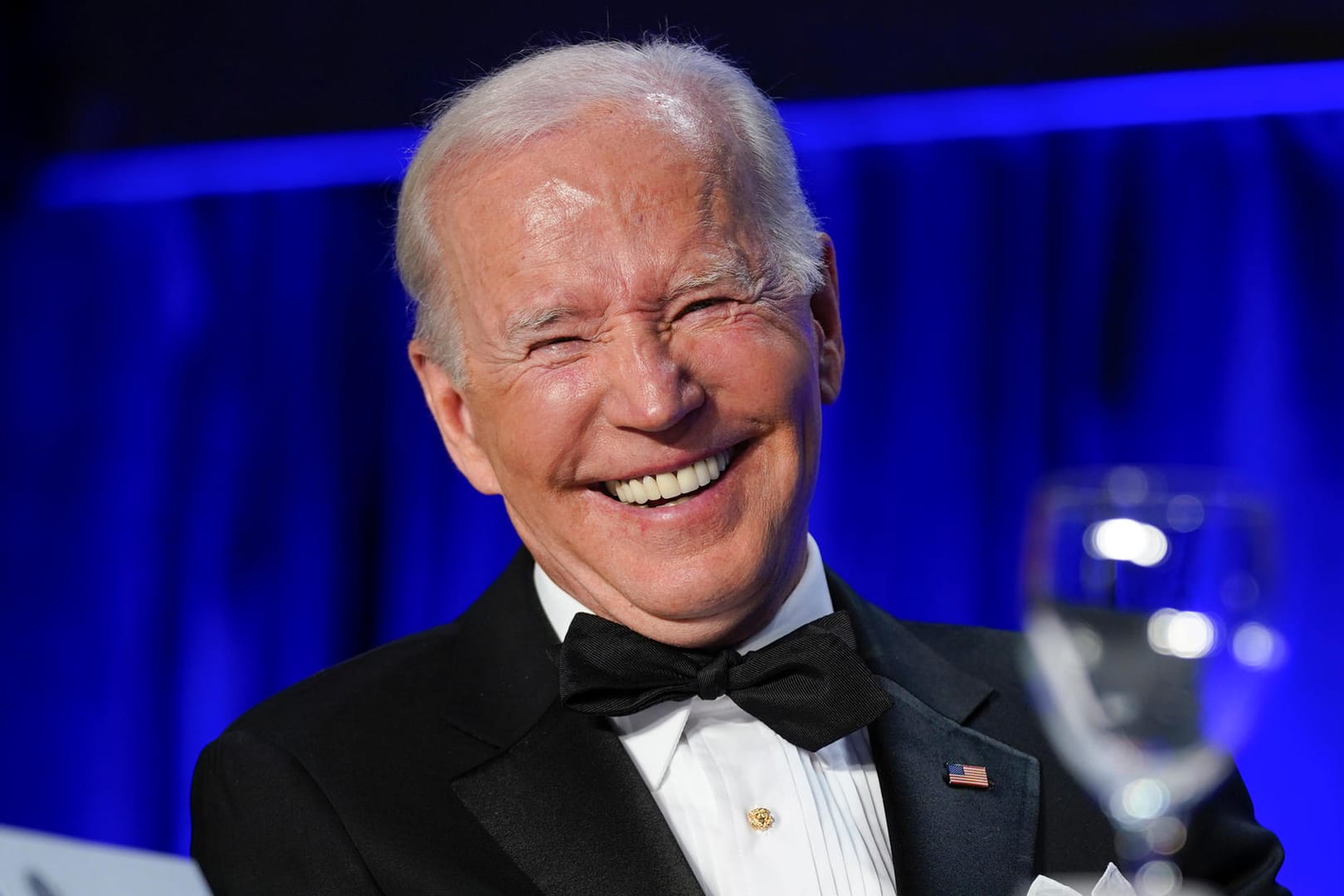 Joe Biden: Beim Galadinner der US-Hauptstadtpresse scherzte er über Amtsvorgänger Donald Trump.