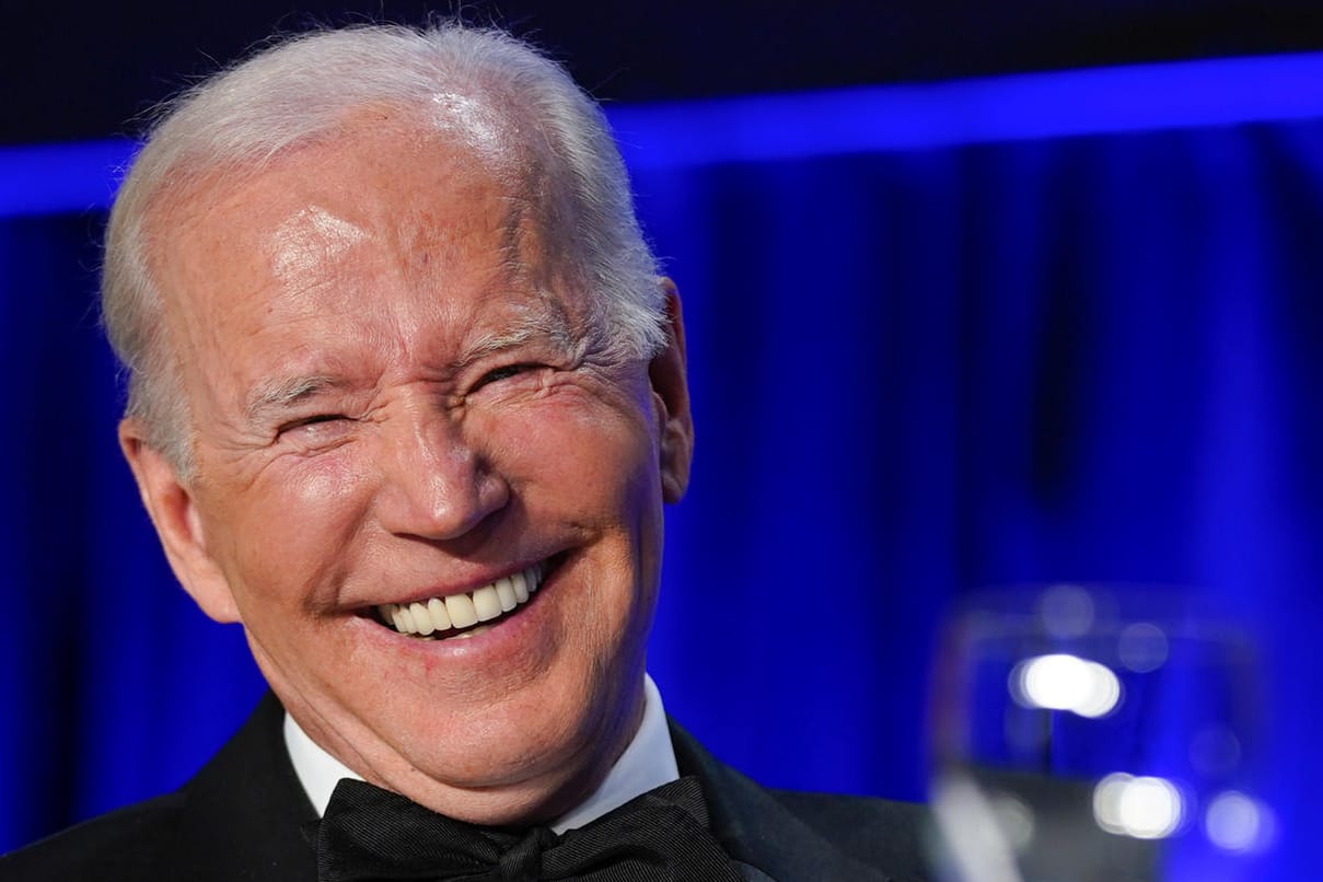 Joe Biden: Beim Galadinner der US-Hauptstadtpresse scherzte er über Amtsvorgänger Donald Trump.