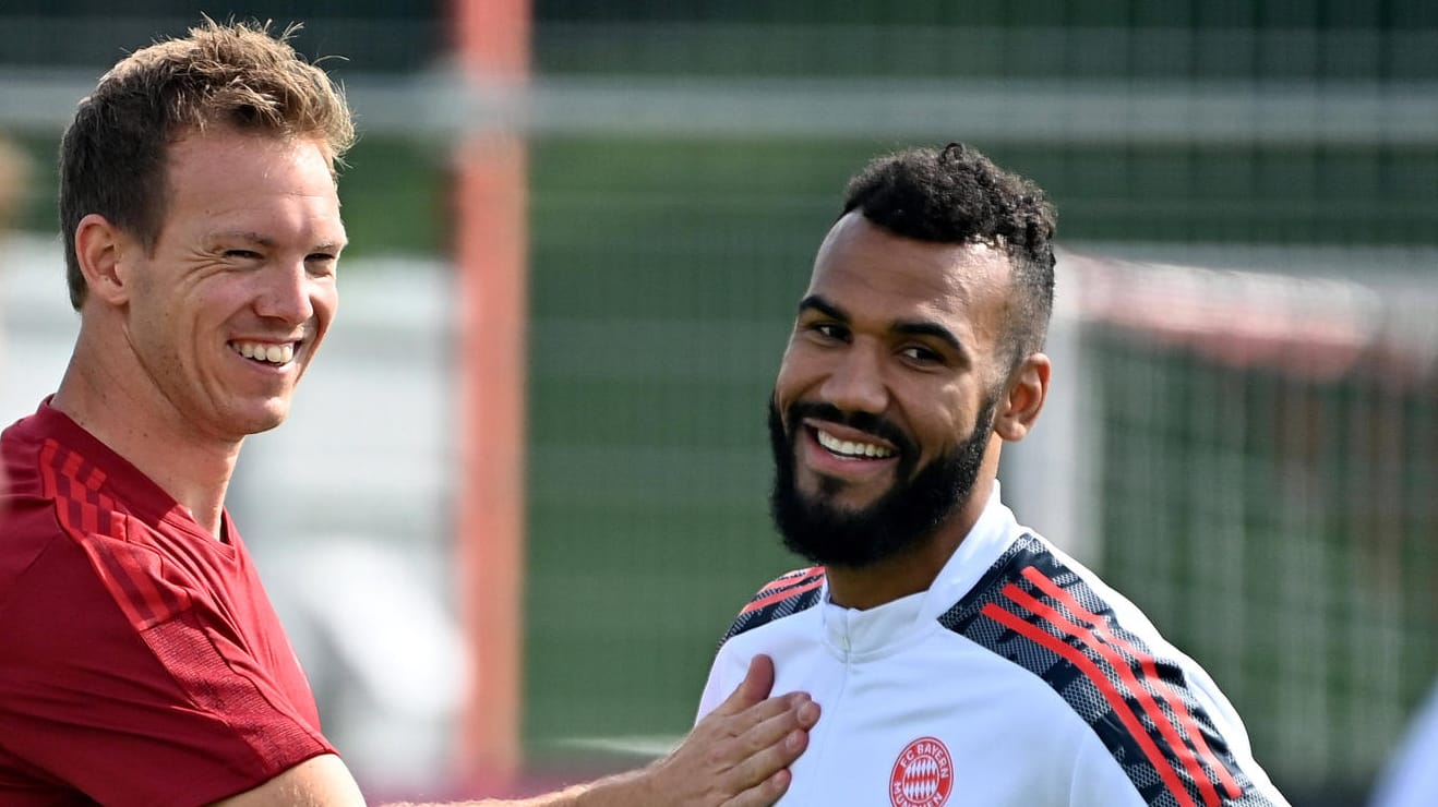 Julian Nagelsmann (li.): Trotz des guten Verhältnisses dürfte sich der Bayern-Trainer individuell stärkere Ersatzspieler als Eric Maxim Choupo-Moting (re.). wünschen.