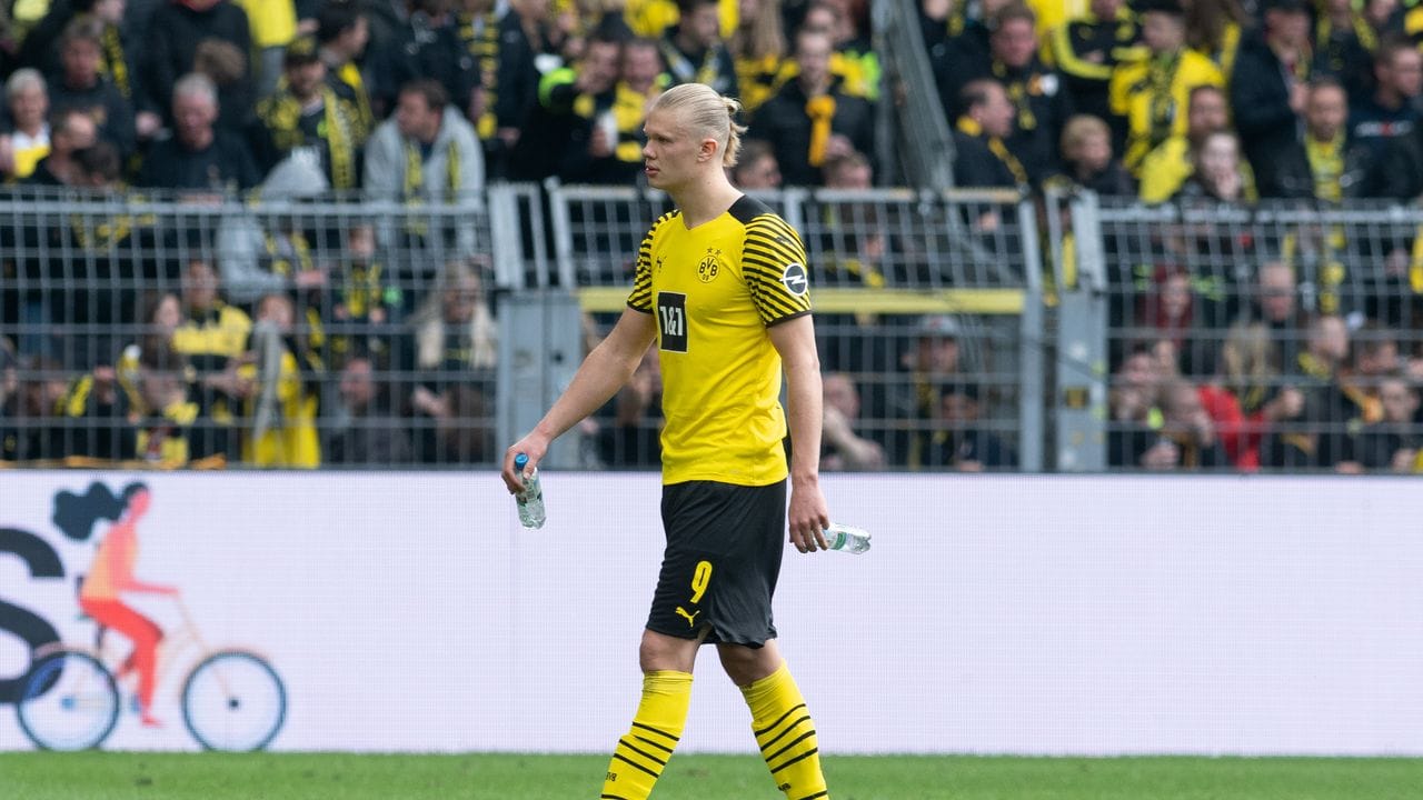 BVB-Star Erling Haaland trauert um seinen Berater. BVB-Star Erling Haaland trauert um seinen Berater.