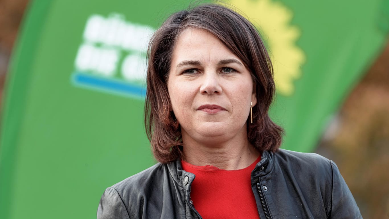 Annalena Baerbock in Ahrensburg: Die Außenministerin spricht auf einer Wahlkampfveranstaltung ihrer Partei in Schleswig-Holstein.