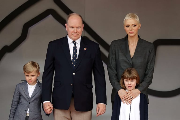 Fürst Albert II., Fürstin Charlène und ihre Kinder Jacques und Gabriella: Hier ist die Familie bei dem Event in Monaco am Samstag zu sehen.
