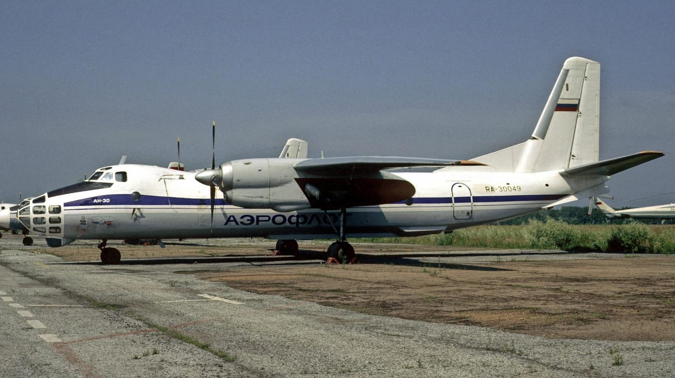 Propellerflugzeug Antonov AN-30 der russischen Fluggesellschaft Aeroflot (Archiv): Ein ähnliches Flugzeug soll am Freitagabend den Luftraum der beiden skandinavischen Staaten verletzt haben.