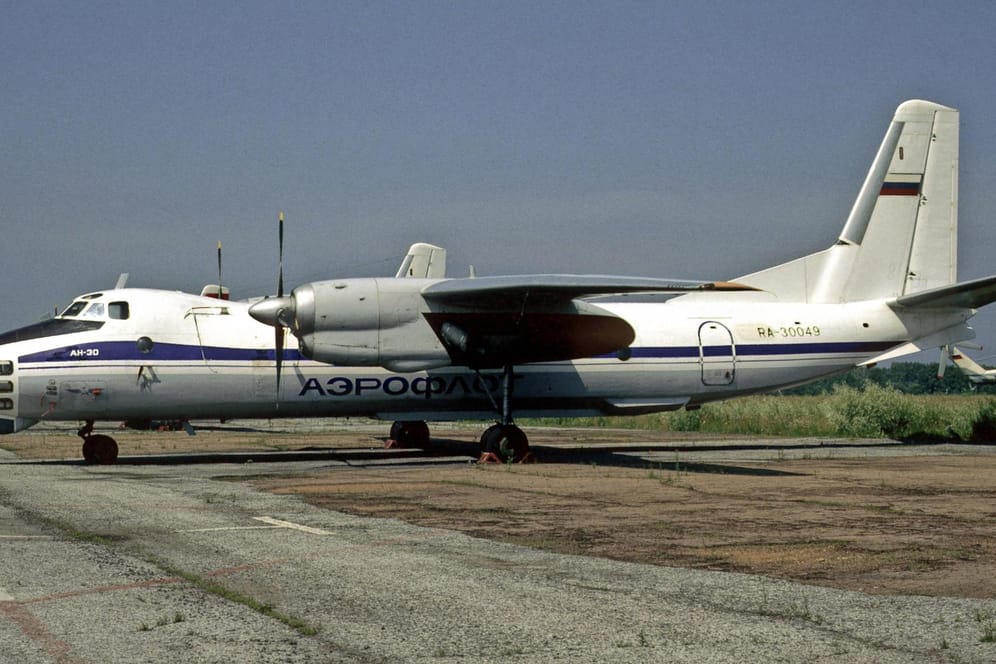 Propellerflugzeug Antonov AN-30 der russischen Fluggesellschaft Aeroflot (Archiv): Ein ähnliches Flugzeug soll am Freitagabend den Luftraum der beiden skandinavischen Staaten verletzt haben.