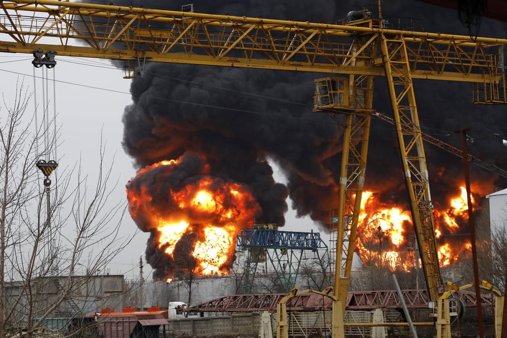 Mutmaßlicher Angriff auf Öllager in Belgorod Anfang April (Archiv): Die Ukraine wies die Vorwürfe Russlands zurück.