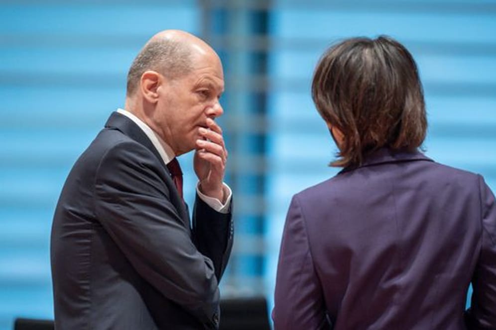 Sie will nach Kiew, er nicht: Außenministerin Annalena Baerbock und Bundeskanzler Olaf Scholz im Gespräch.