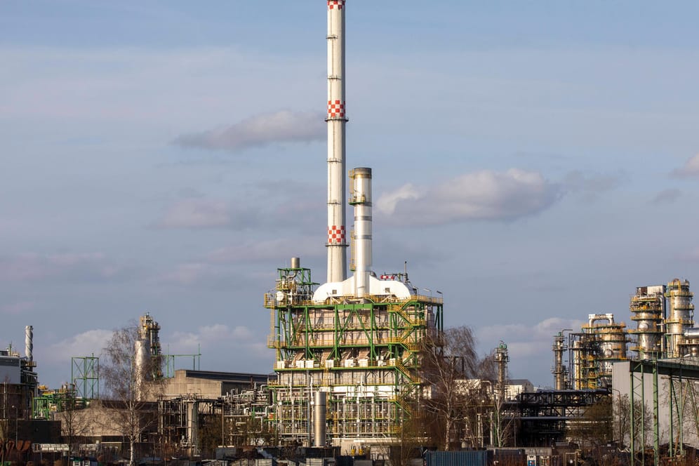 Eine Raffinerie in Schwedt, die russisches Öl verarbeitet (Archvbild): Deutschland will jetzt ein Ölembargo forcieren.