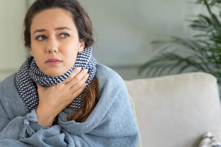 Halsschmerzen: Häufig steckt eine Mandelentzündung dahinter.