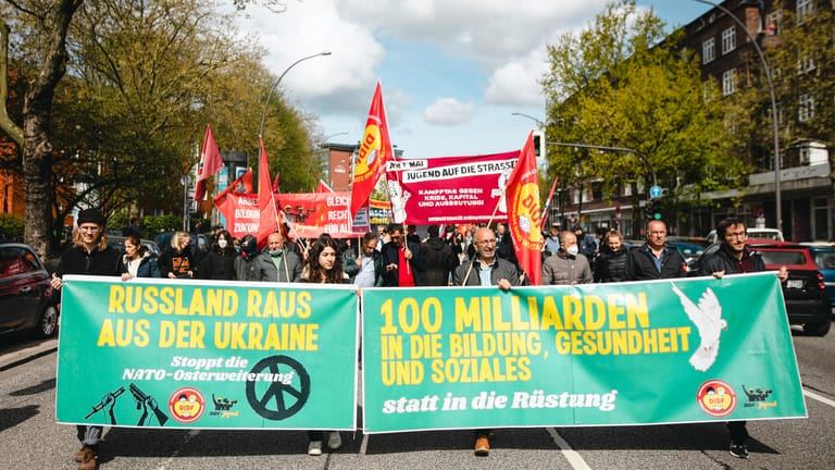 Die Demonstration des Deutschen Gewerkschaftsbundes stand auch im Zeichen des Ukraine-Kriegs.