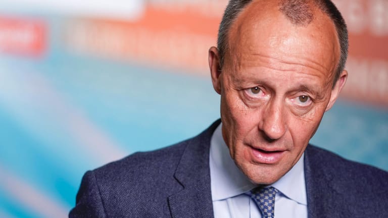 Trotz Warnungen des BKA hält Unionsfraktionschef Friedrich Merz an seiner Kiew-Reise fest.