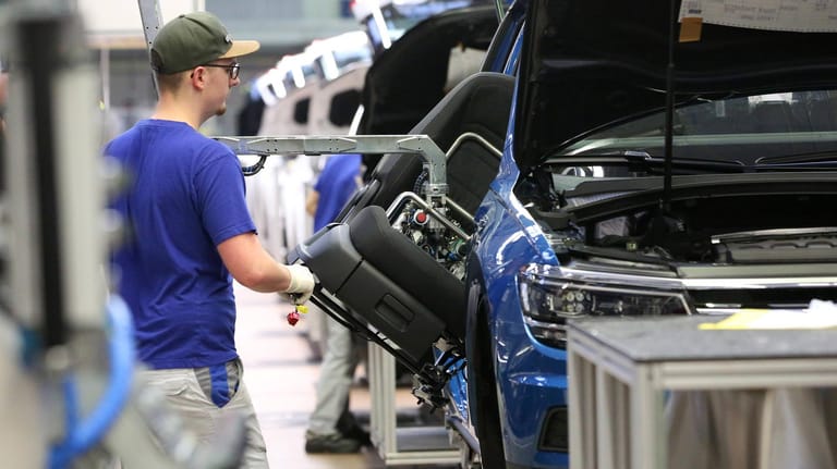 Produktion im Wolfsburger Stammwerk (Symbolbild): VW-CEO Herbert Diess warnt vor den Folgen eines Gasmangels für das Werk und den Autokonzern.