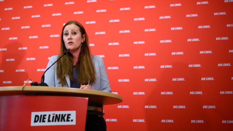 Linken-Vorsitzende Janine Wissler am Montag bei einer Pressekonferenz im Karl-Liebknecht-Haus: "Wir wissen, dass sich Atommächte gegenüberstehen und dass das die Rutschbahn in den Dritten Weltkrieg sein könnte."