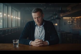Erst wird er eingeschüchtert, dann soll er aus dem Weg geräumt werden: der russische Oppositionelle Alexej Nawalny.