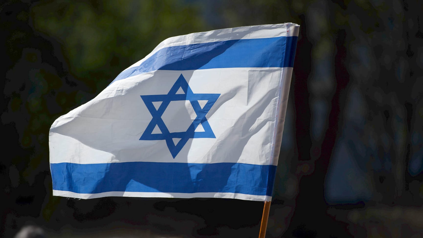 Israelische Flagge (Symbolbild): Eine deutsche Frau wurde offenbar vergewaltigt. Israelische Flagge (Symbolbild): Eine deutsche Frau wurde offenbar vergewaltigt.