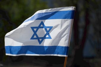 Israelische Flagge (Symbolbild): Eine deutsche Frau wurde offenbar vergewaltigt.